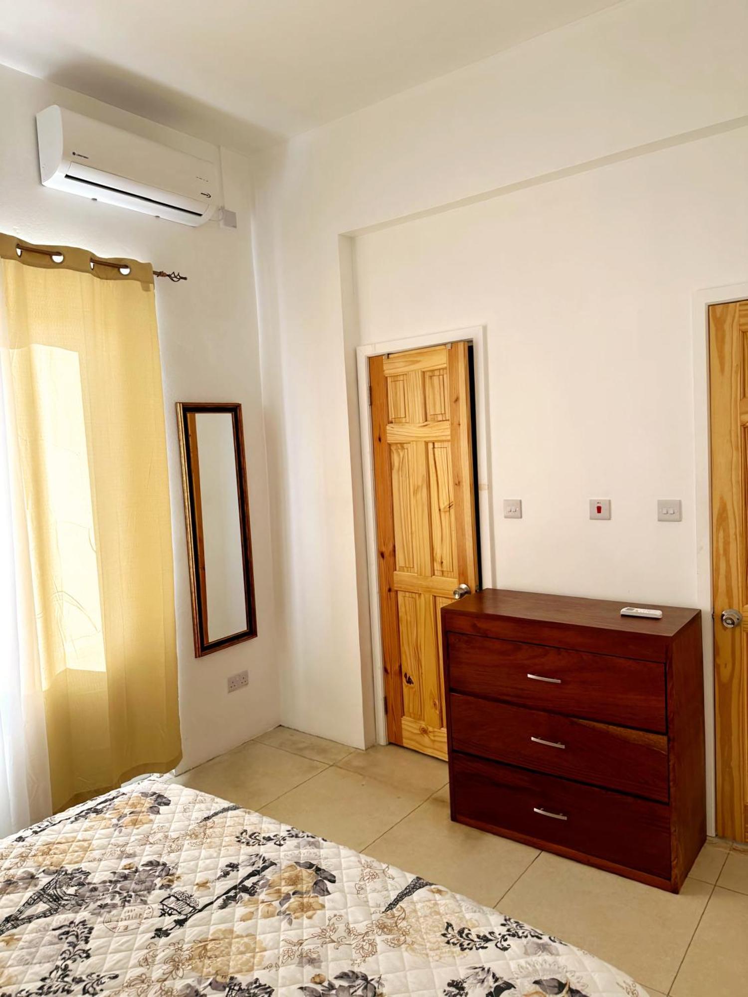 Eldorado Guesthouse & Car Rental Roseau Habitación foto